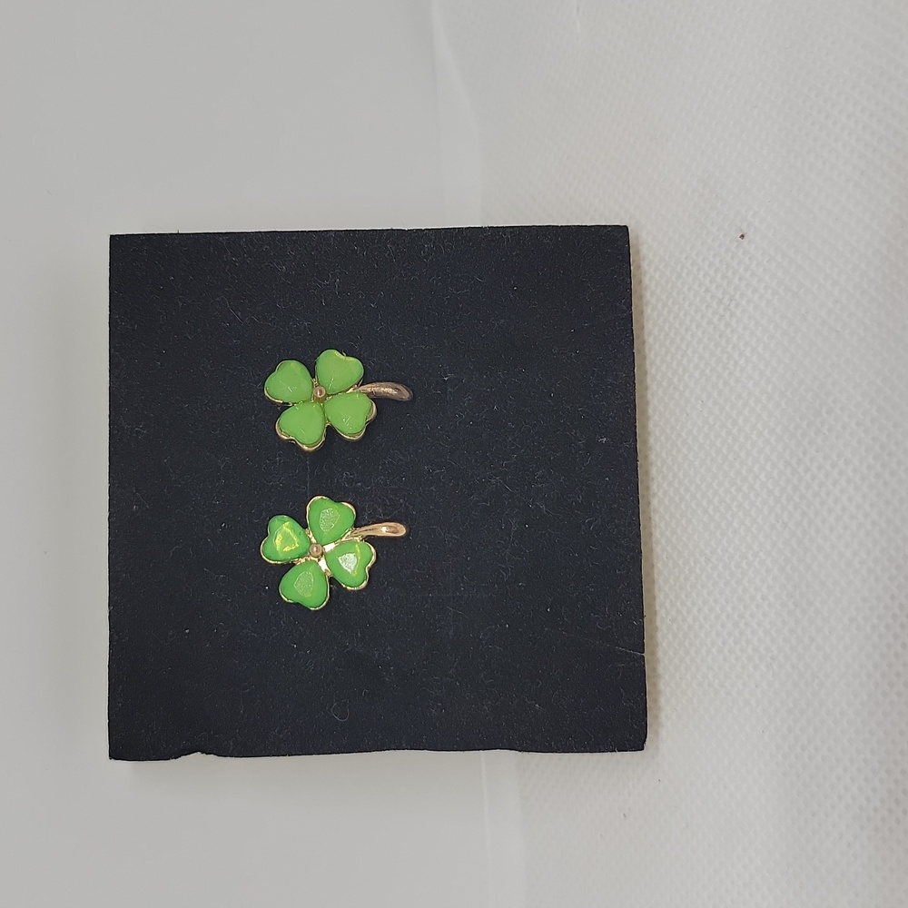 Four Leaf Clover Stud Earrings Green KC Golden Plated New - Picture 5 of 6